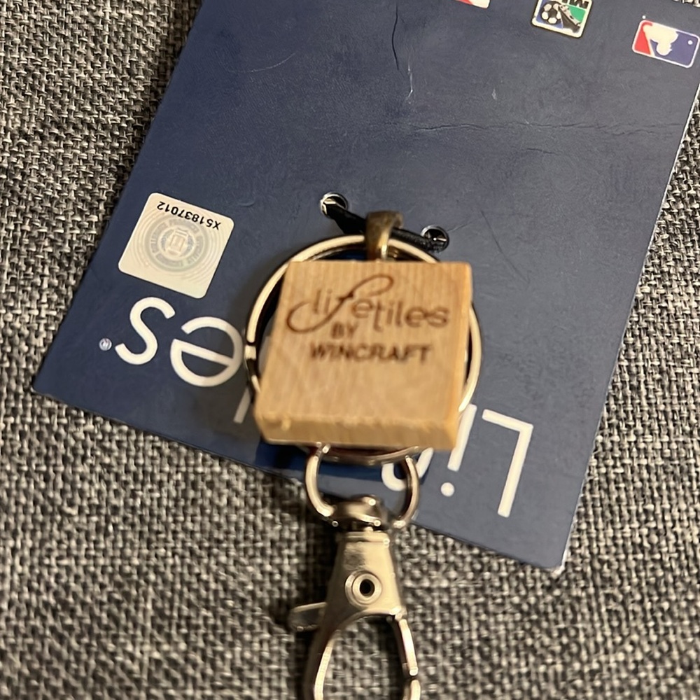 Georgia Bulldogs KeyChain - Picture 3 of 4